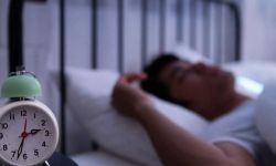 أخطر مما تتخيل.. دراسة تحذر من "النوم الفوضوي"